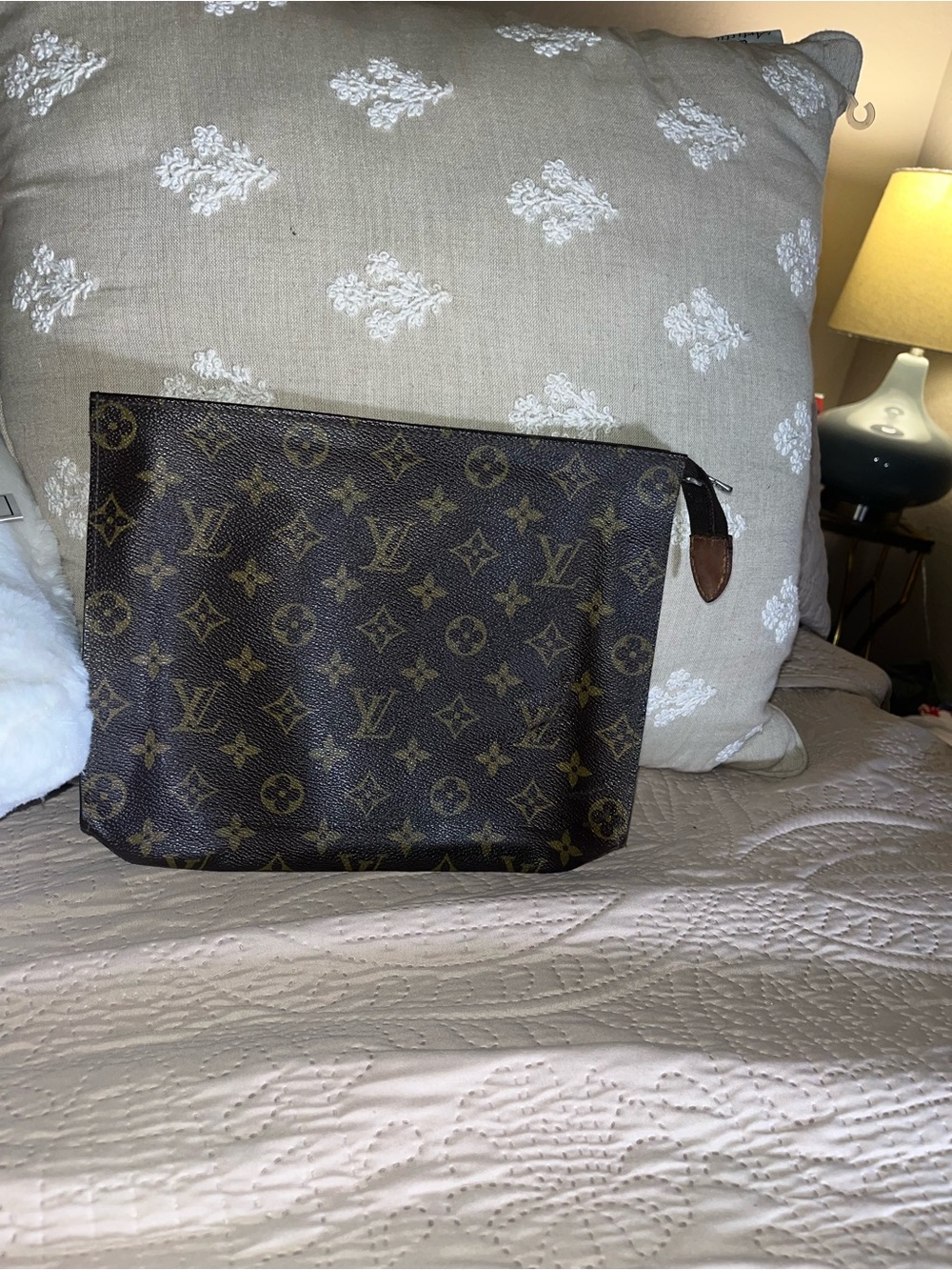 Authentic Louis Vuitton
Vintage Monogram Toiletry
Pouch 26 Crossbody Bag
Clutch